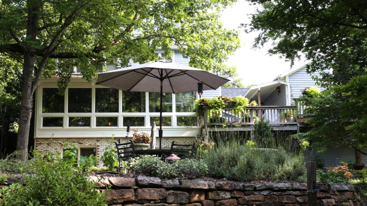 Dickson Street Bed & Breakfast Fayetteville Exterior photo