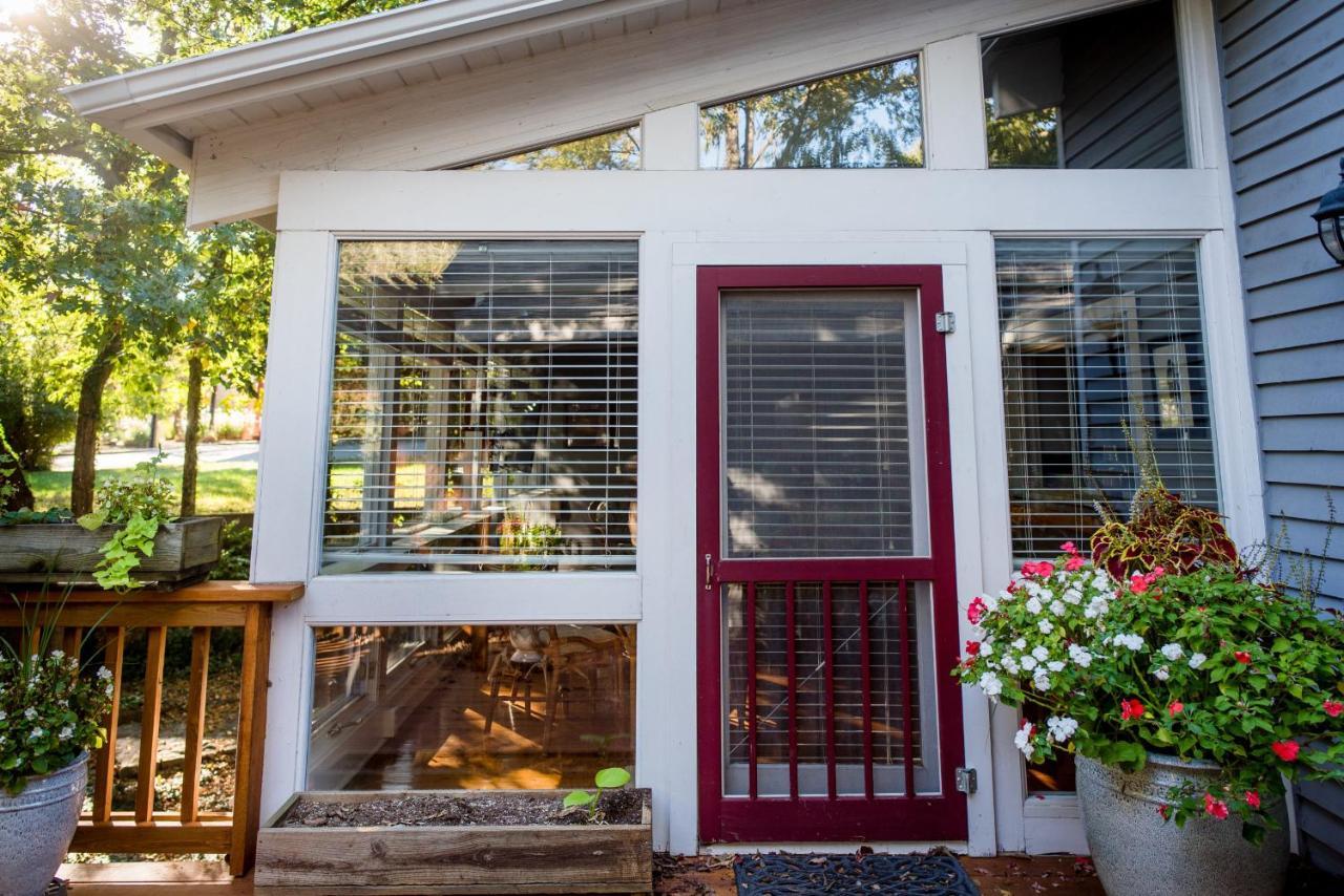 Dickson Street Bed & Breakfast Fayetteville Exterior photo